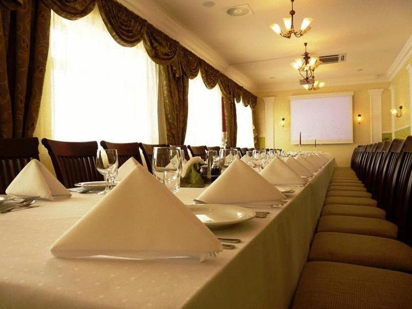 Zajazd Sokol Hotel Nienadowka Exterior photo