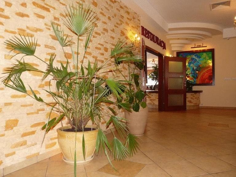 Zajazd Sokol Hotel Nienadowka Exterior photo
