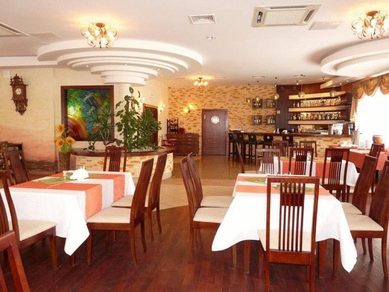 Zajazd Sokol Hotel Nienadowka Exterior photo