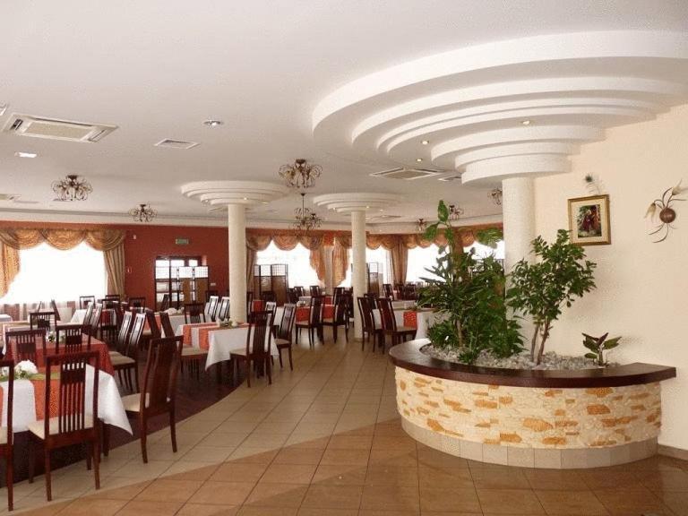 Zajazd Sokol Hotel Nienadowka Exterior photo
