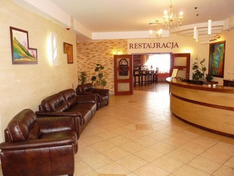 Zajazd Sokol Hotel Nienadowka Exterior photo