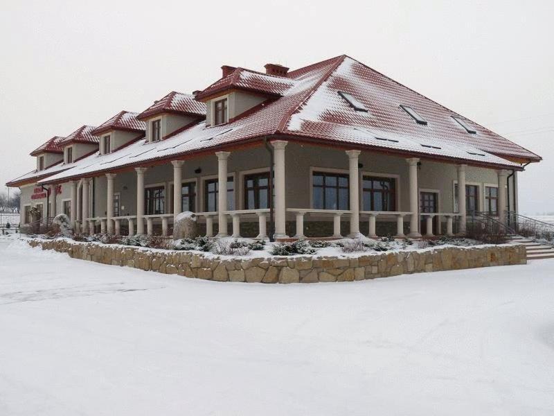Zajazd Sokol Hotel Nienadowka Exterior photo