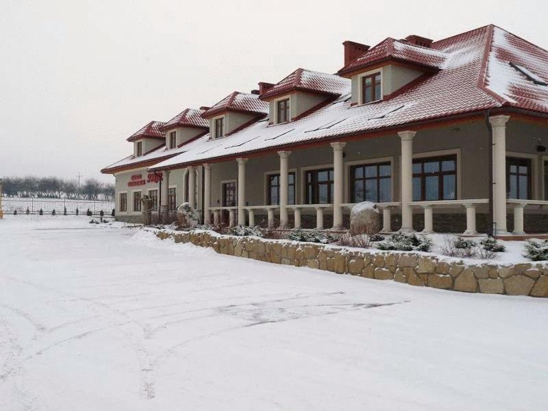 Zajazd Sokol Hotel Nienadowka Exterior photo