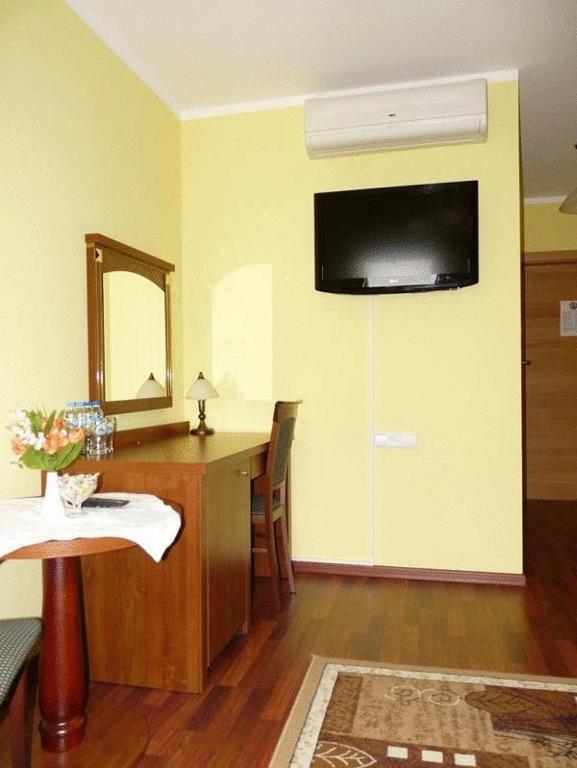 Zajazd Sokol Hotel Nienadowka Room photo
